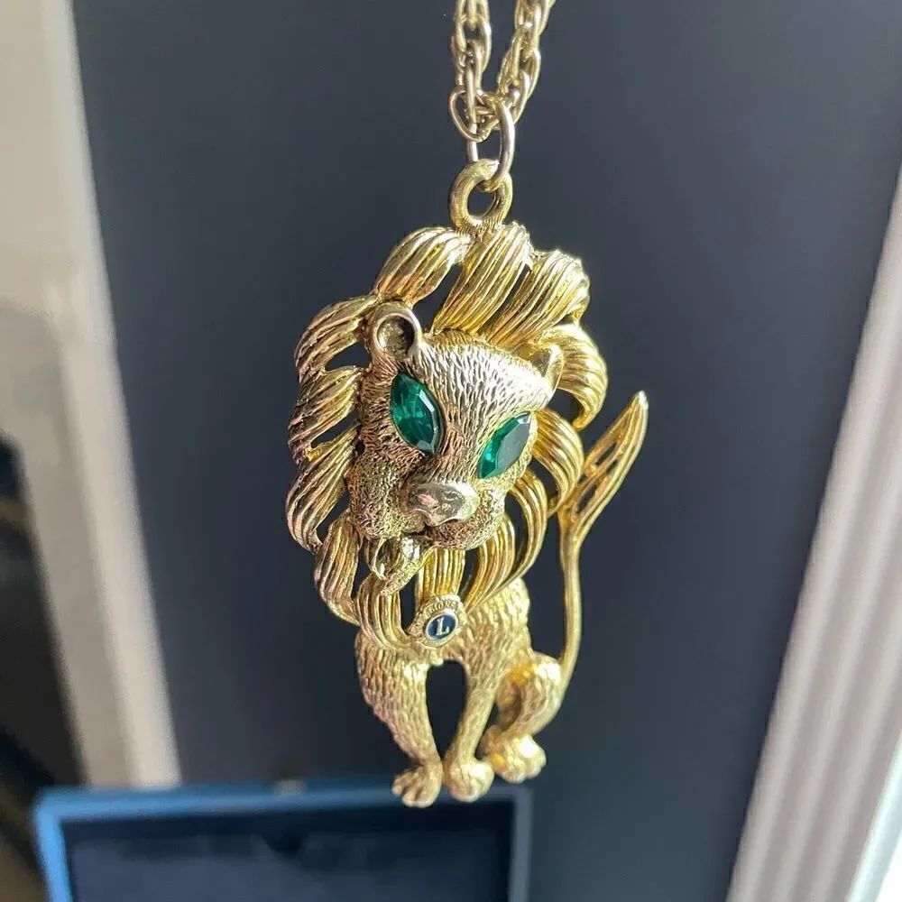 Vintage Gold Tone Lion Pendant Emerald eyes Necklace
